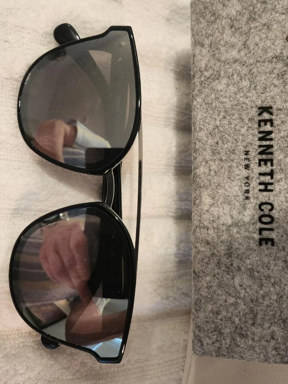 Kenneth Cole Reaction Smoke Mirror Round Unisex Sunglasses KC2835 01C 63